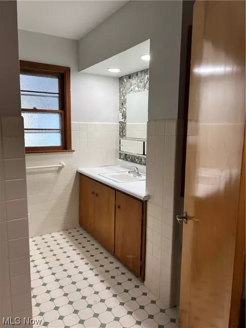 Bath - 3905 Carpenter Rd, Ashtabula, OH 44004 photo 7 of 8