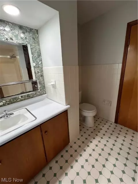 Bath - 3905 Carpenter Rd, Ashtabula, OH 44004 photo 2 of 8