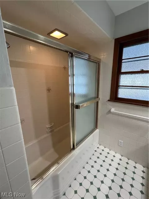 Bath - 3905 Carpenter Rd, Ashtabula, OH 44004 photo 1 of 8