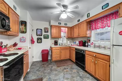 Kitchen - 1750 E 230th, Euclid, OH 44117 photo 2 of 5