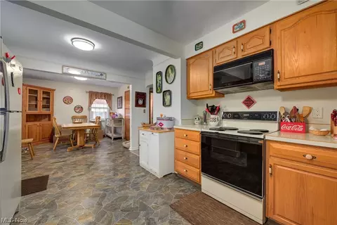 Kitchen - 1750 E 230th, Euclid, OH 44117 photo 4 of 5