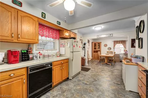 Kitchen - 1750 E 230th, Euclid, OH 44117 photo 3 of 5