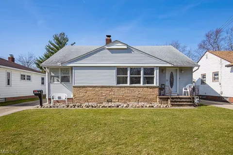 6530 Lawnwood Ave, Parma Heights, OH 44130
