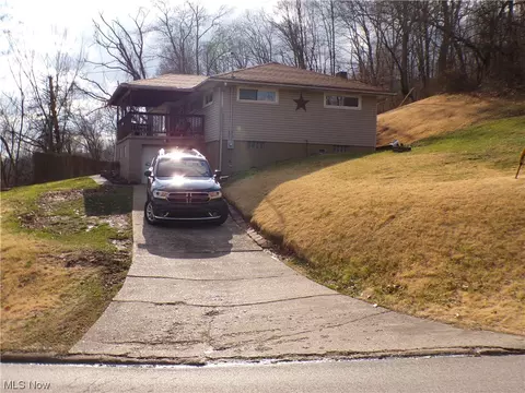 129 Bennett Dr, Weirton, WV 26062