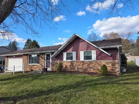 1239 Nottingham Sq NE, Bolivar, OH 44612