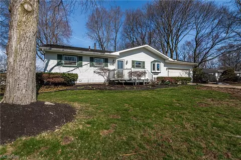 1761 Piercy Dr, Akron, OH 44312