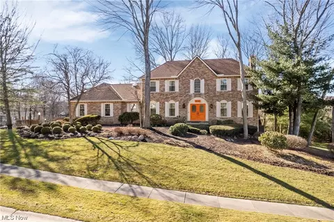 450 Lake Of The Woods Blvd, Akron, OH 44333