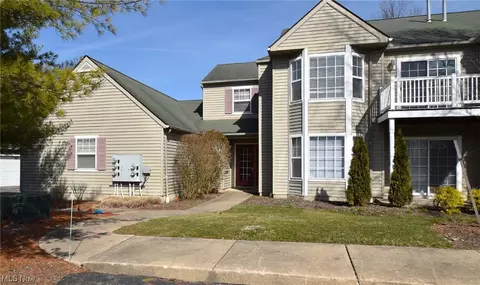1071 Fleetwood #F, Northfield, OH 44067