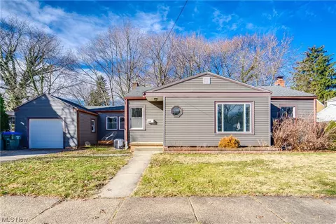 2720 Ironwood St, Cuyahoga Falls, OH 44221