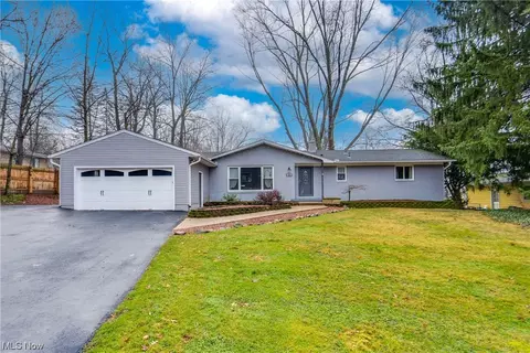 572 Evergreen Dr, Tallmadge, OH 44278