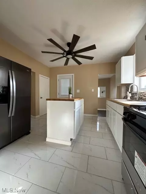 Kitchen - 1876 E 30th St, Lorain, OH 44055 photo 1 of 2