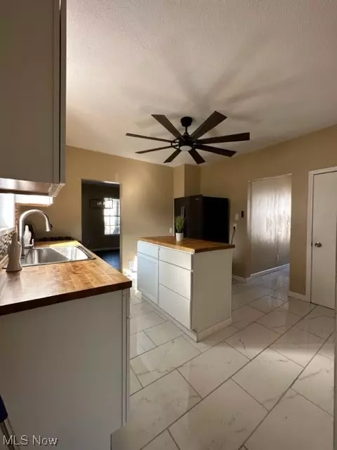 Kitchen - 1876 E 30th St, Lorain, OH 44055 photo 2 of 2