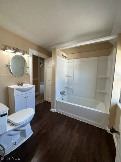 Bath - 1876 E 30th St, Lorain, OH 44055 photo 1 of 1