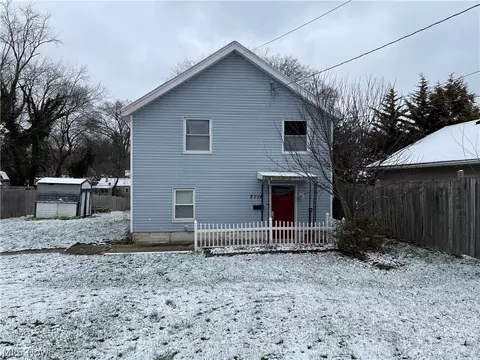2718 Northland St, Cuyahoga Falls, OH 44221