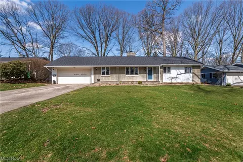 745 N Azalea Blvd, Barberton, OH 44203