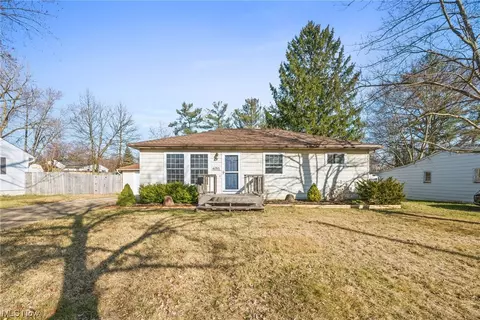 4055 Burton Dr, Stow, OH 44224