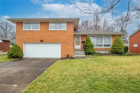 440 Orrville Ave, Cuyahoga Falls, OH 44221
