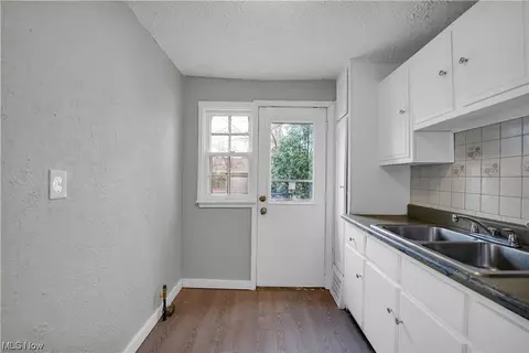 1461 E 252nd St, Euclid, OH 44117 photo 8