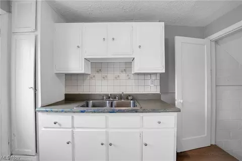 1461 E 252nd St, Euclid, OH 44117 photo 9