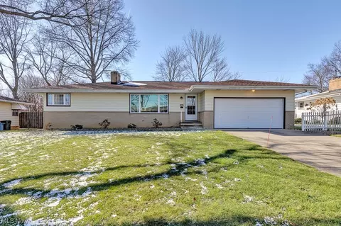 13333 Cherokee Trl, Middleburg Heights, OH 44130