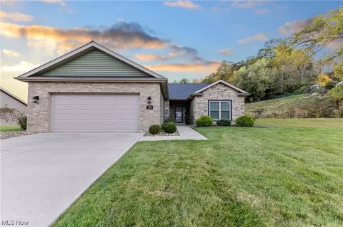 196 Valley View Drive Dr, Weirton, WV 26062