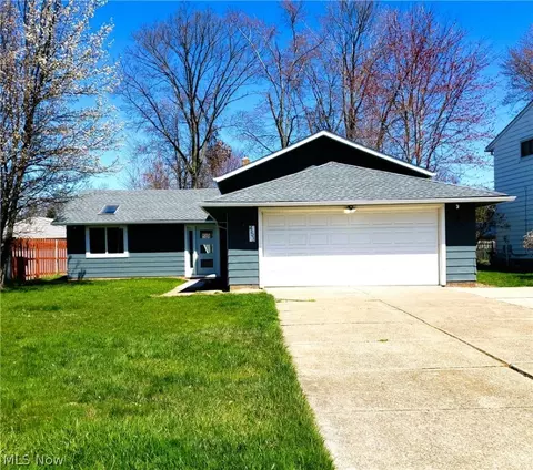 453 Waterbury Dr, Eastlake, OH 44095