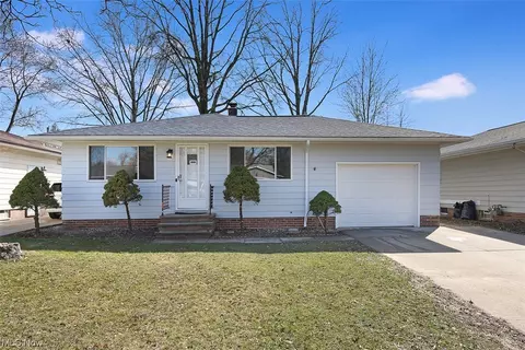 14039 Kathleen Dr, Brook Park, OH 44142