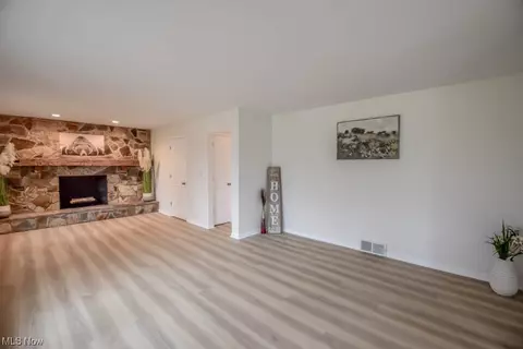 Living - 3424 Brunk Rd, Akron, OH 44312 photo 1 of 2