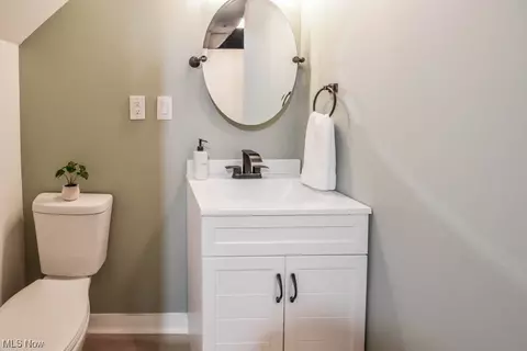Bath - 3424 Brunk Rd, Akron, OH 44312 photo 3 of 4