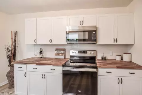 Kitchen - 3424 Brunk Rd, Akron, OH 44312 photo 2 of 4