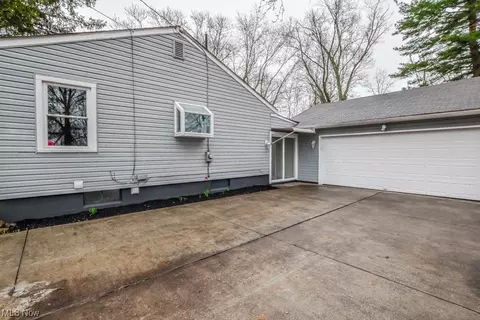 Exterior - 3424 Brunk Rd, Akron, OH 44312 photo 9 of 10