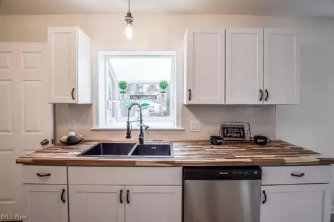 Kitchen - 3424 Brunk Rd, Akron, OH 44312 photo 4 of 4
