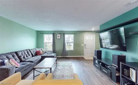 Living - 269 Karson Dr, Akron, OH 44312 photo 1 of 3