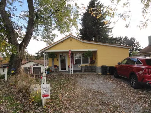 4 Frankfort Rd, New Cumberland, WV 26047