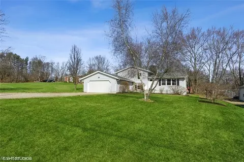 135 Hale Dr, Streetsboro, OH 44241