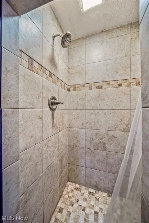 Bath - 5837 Mcnutt Ave, Ashtabula, OH 44004 photo 2 of 3