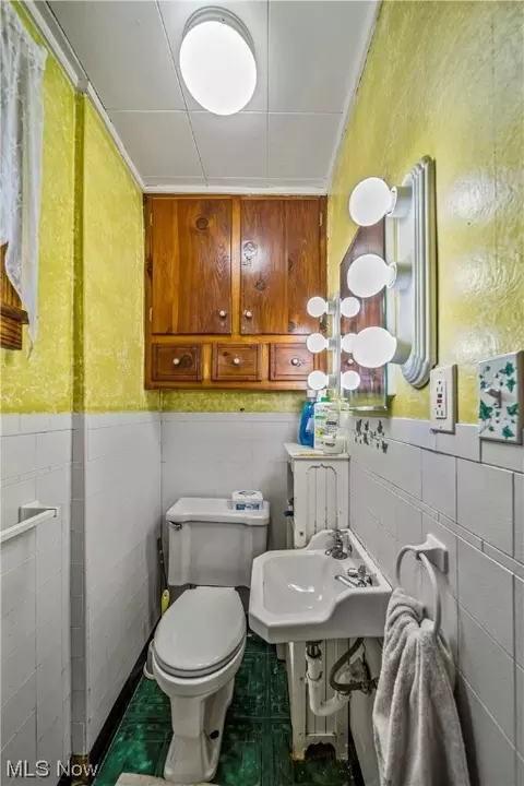 Bath - 5837 Mcnutt Ave, Ashtabula, OH 44004 photo 1 of 3