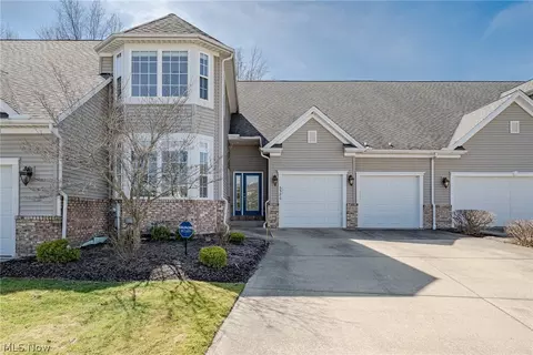 6580 Som Ct, Mayfield Village, OH 44143