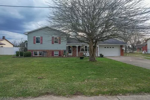 108 Bel Aire Dr, Marietta, OH 45750