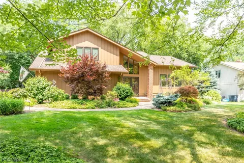 26463 Hendon Rd, Beachwood, OH 44122