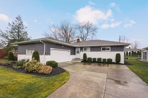 6456 Longridge Rd, Mayfield Heights, OH 44124