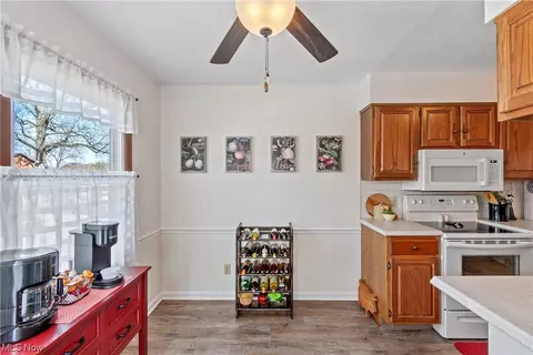 Kitchen - 1818 Harbour Cir NW #12C, Canton, OH 44708 photo 6 of 6