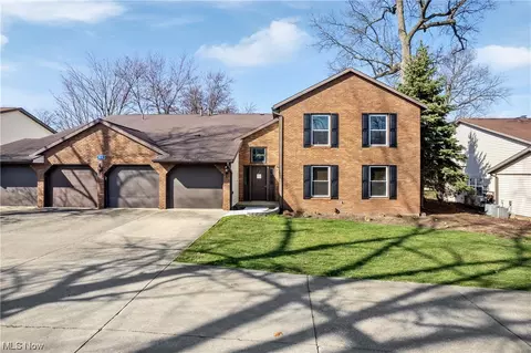 1818 Harbour Cir NW #12C, Canton, OH 44708