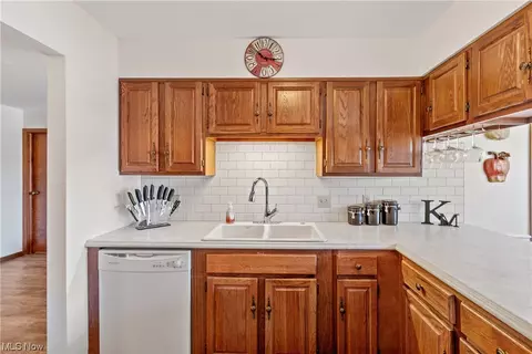 Kitchen - 1818 Harbour Cir NW #12C, Canton, OH 44708 photo 3 of 6