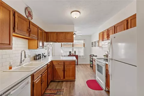 Kitchen - 1818 Harbour Cir NW #12C, Canton, OH 44708 photo 1 of 6