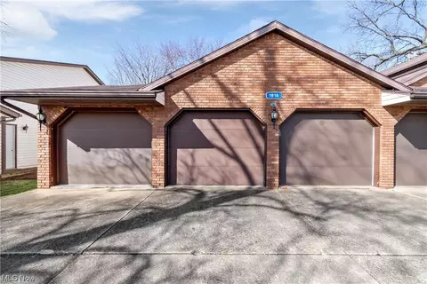 Exterior - 1818 Harbour Cir NW #12C, Canton, OH 44708 photo 2 of 4