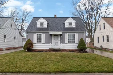 424 E 326th St, Willowick, OH 44095