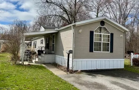 221 Rosewood Ct, Amherst, OH 44001