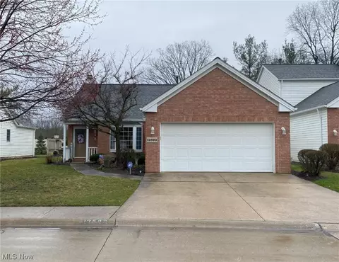 12590 Woodberry Ln, Strongsville, OH 44149