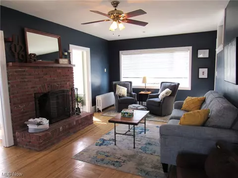 Living - 615 Myrtle Ave, Ashtabula, OH 44004 photo 3 of 4